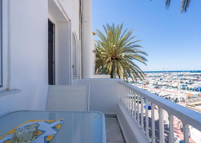 アパート Comfortable Yacht Club マルベーリャ