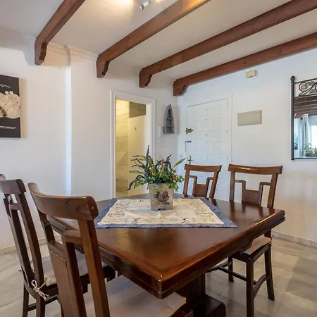 Comfortable Yacht Club Appartement *